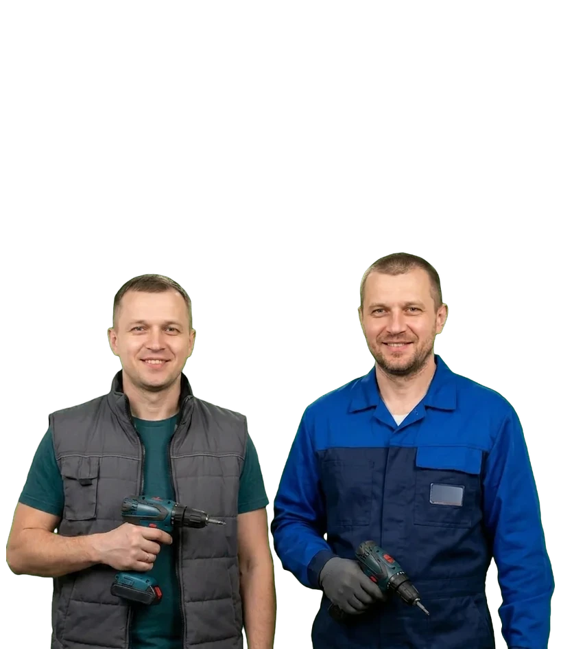 Двое мастеров службы вскрытия и замены замков